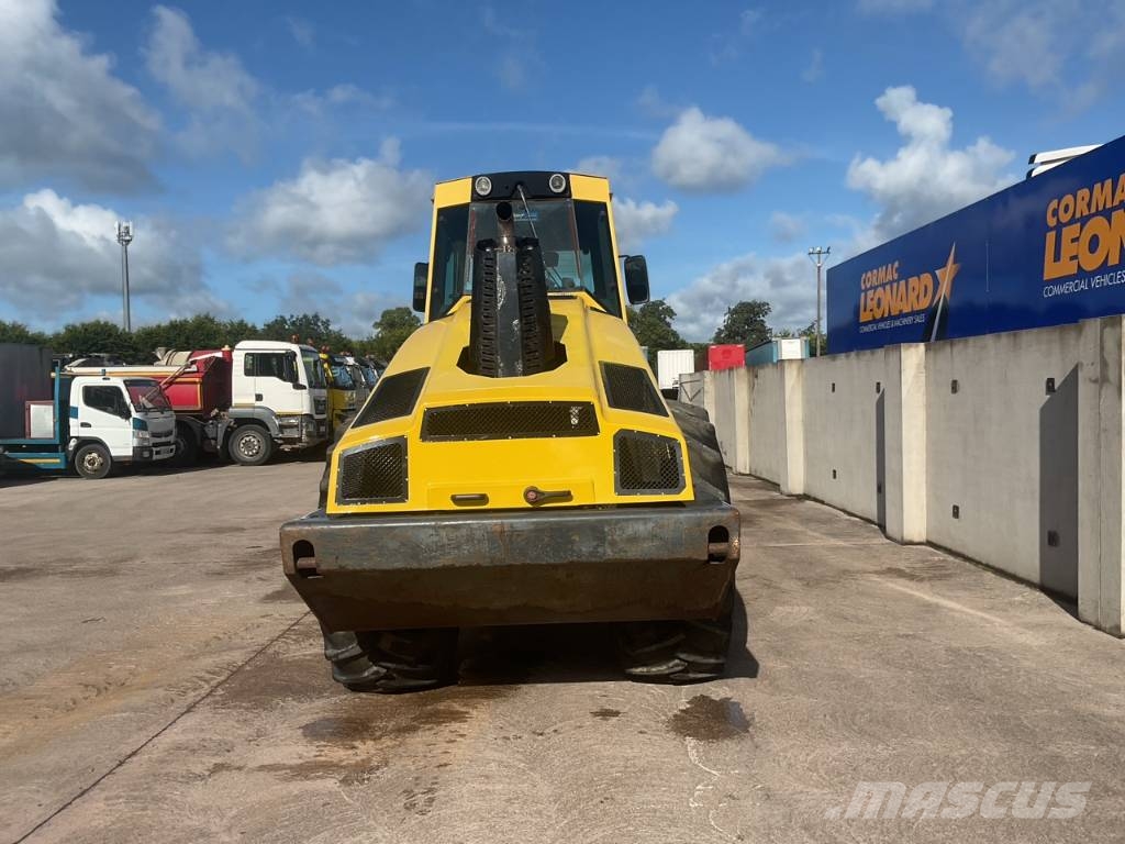 Bomag BW 213 D H-4 i ضاغطات التربة