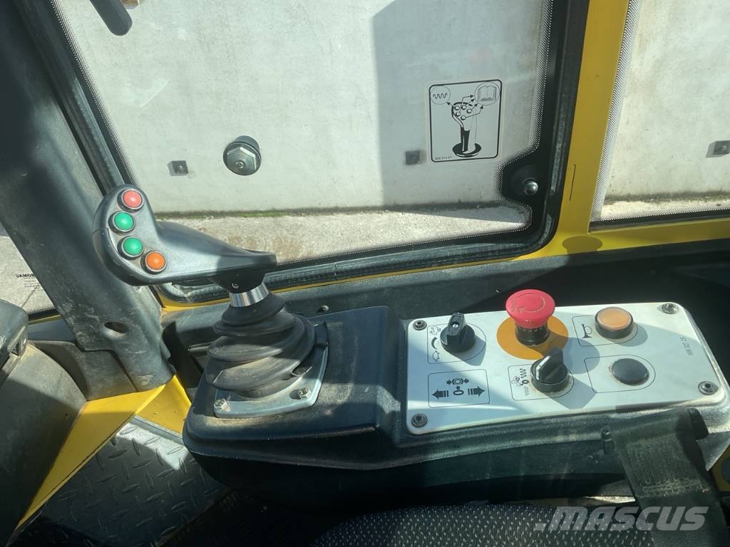 Bomag BW 213 D H-4 i ضاغطات التربة
