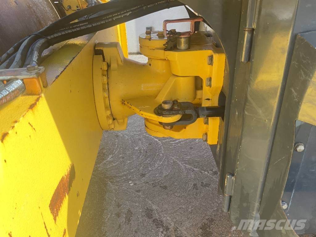 Bomag BW 213 D H-4 i ضاغطات التربة