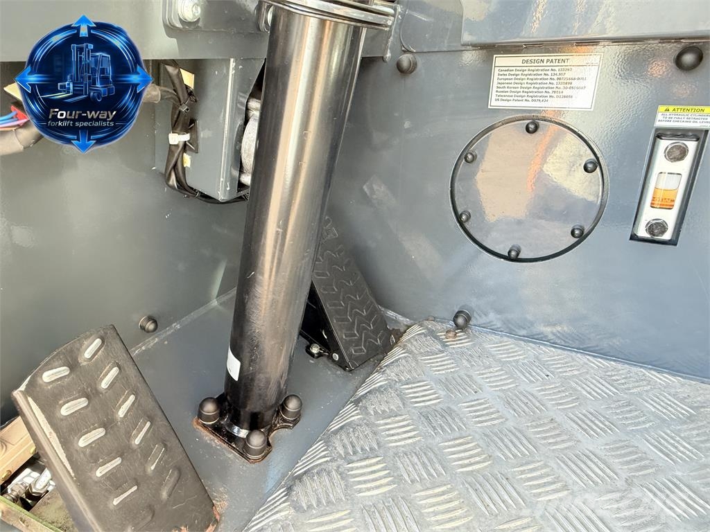Combilift CB4000 | DIESEL | 5200 MM TRIPLEX MAST | FORK POSI 4 vías o cuatro caminos