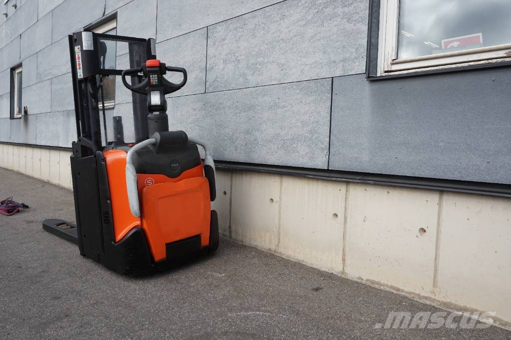 Toyota SPE120L 手推堆垛车