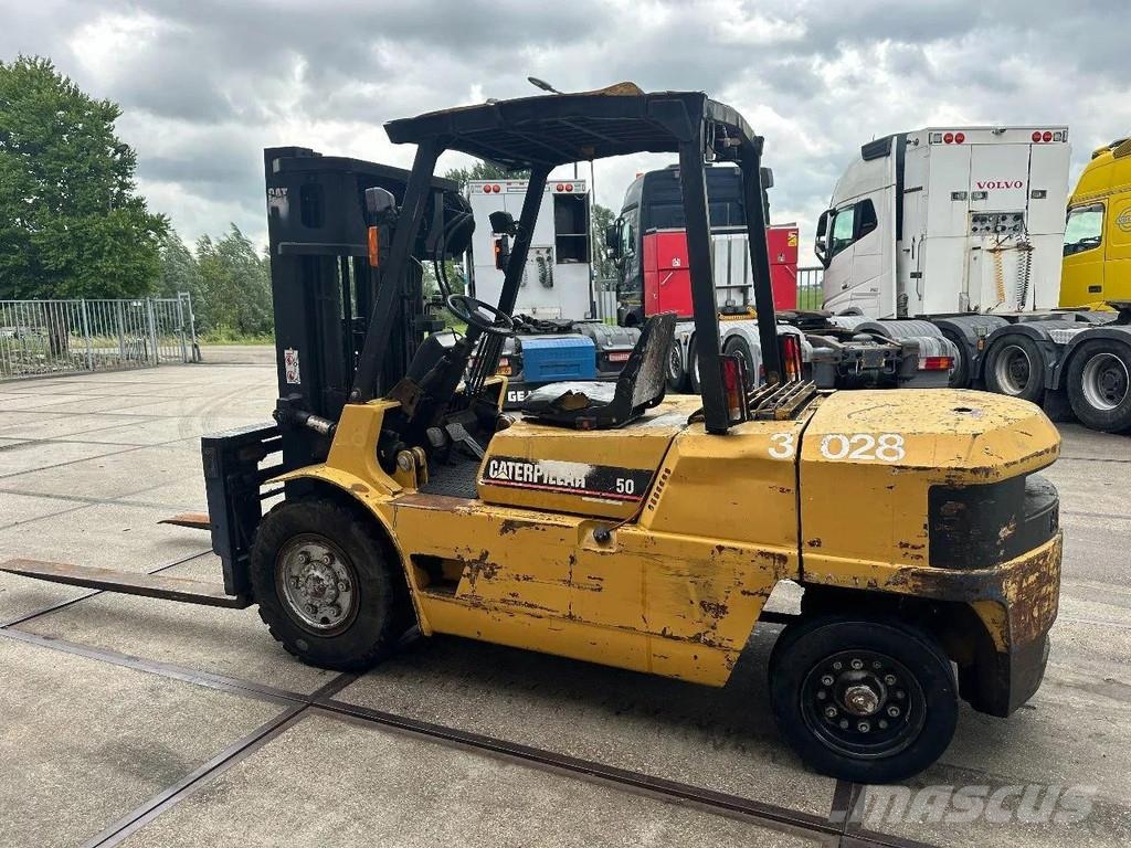 CAT DP50 + VORKVERSTELLERS + SIDE SHIFT Stivuitor diesel