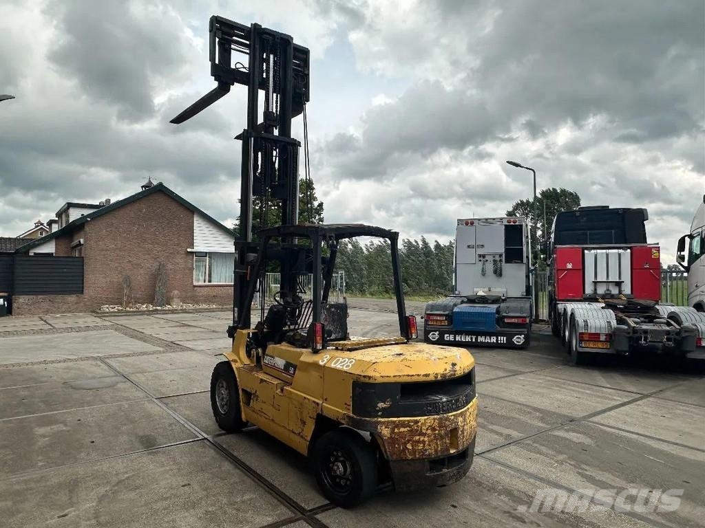 CAT DP50 + VORKVERSTELLERS + SIDE SHIFT Stivuitor diesel