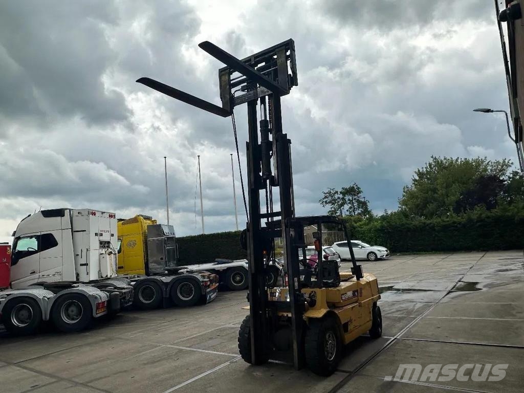 CAT DP50 + VORKVERSTELLERS + SIDE SHIFT Stivuitor diesel