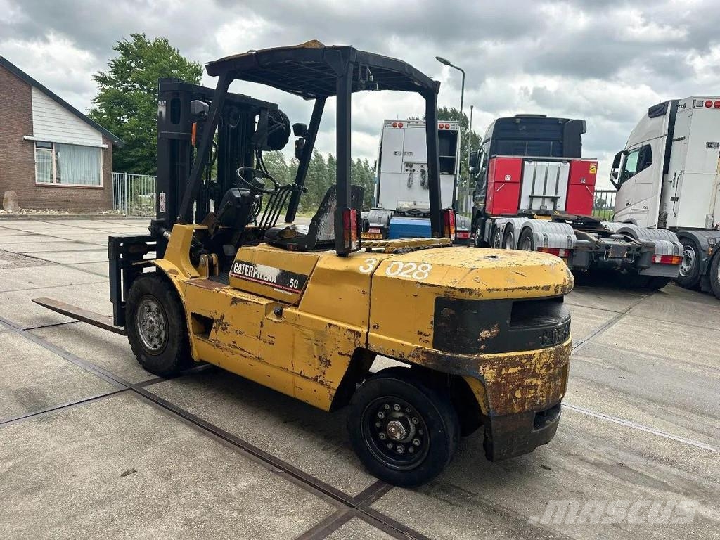 CAT DP50 + VORKVERSTELLERS + SIDE SHIFT Stivuitor diesel
