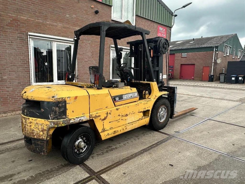 CAT DP50 + VORKVERSTELLERS + SIDE SHIFT Stivuitor diesel