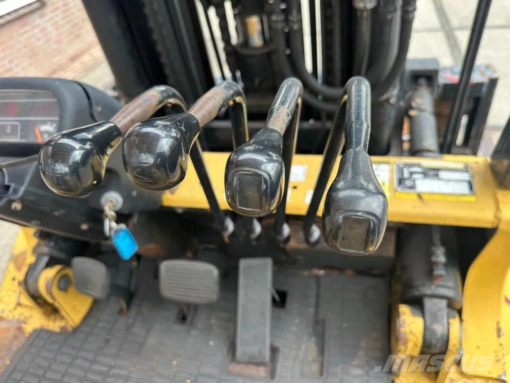 CAT DP50 + VORKVERSTELLERS + SIDE SHIFT Stivuitor diesel