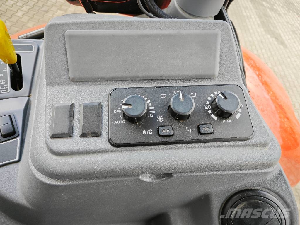 Kubota M 7-173 Premium KVT الجرارات