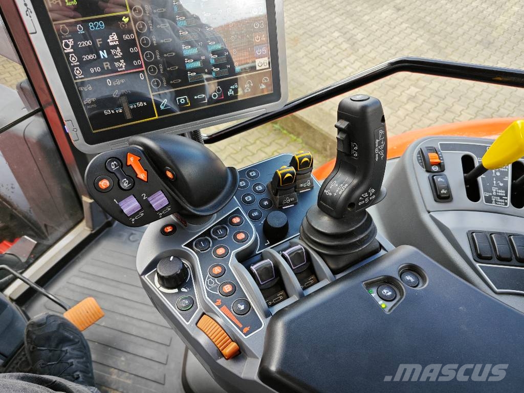 Kubota M 7-173 Premium KVT الجرارات