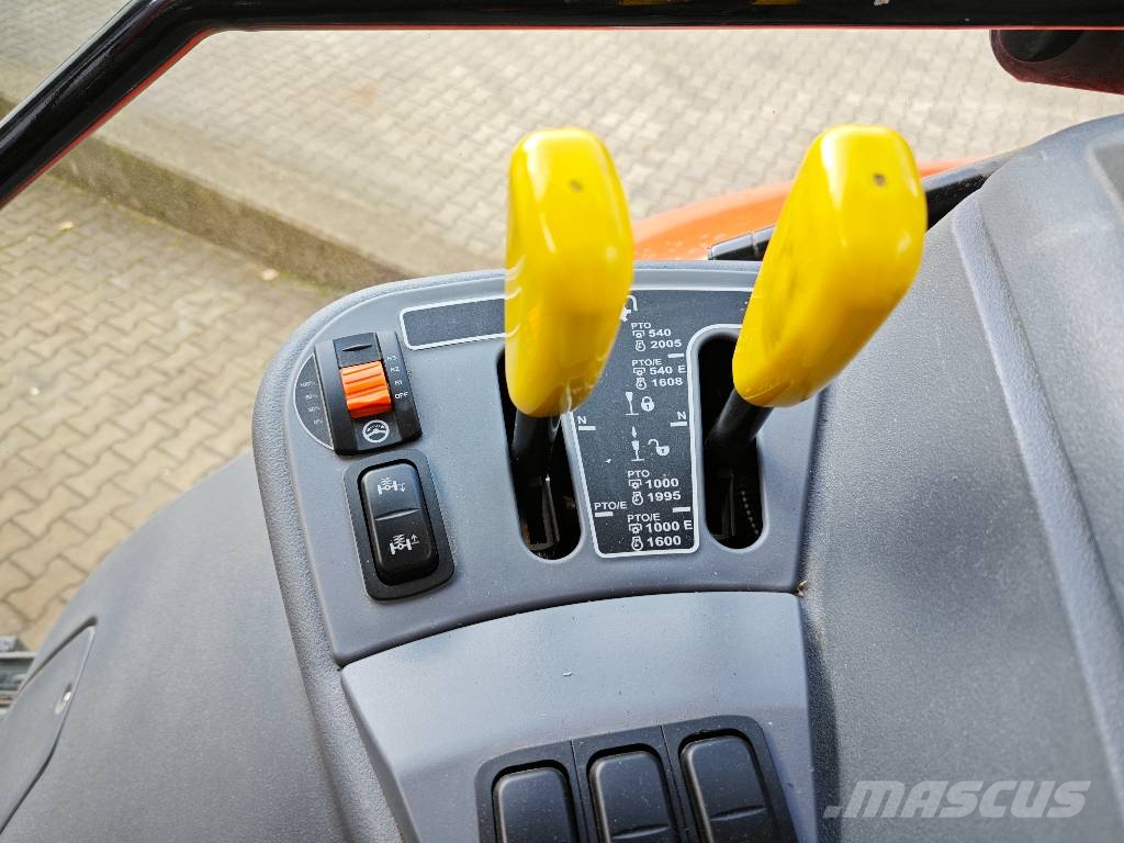 Kubota M 7-173 Premium KVT الجرارات