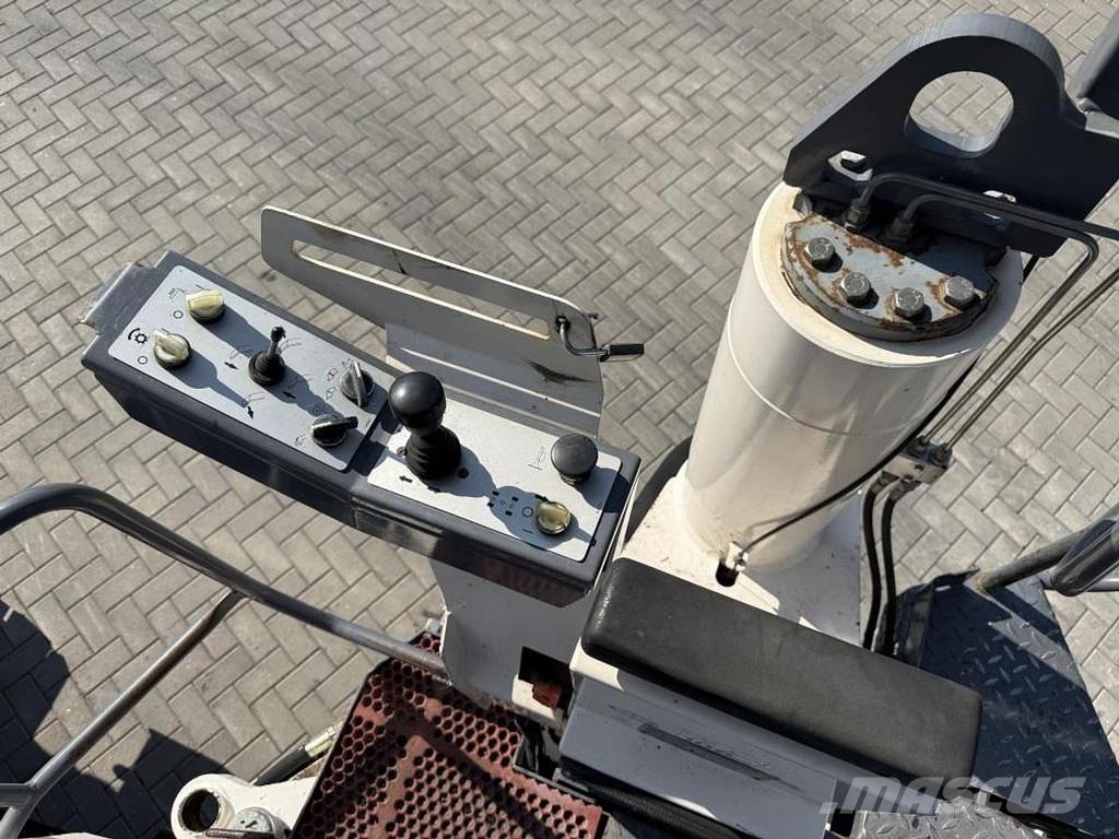 Wirtgen W 1300F アスファルトコールドミリングマシーン