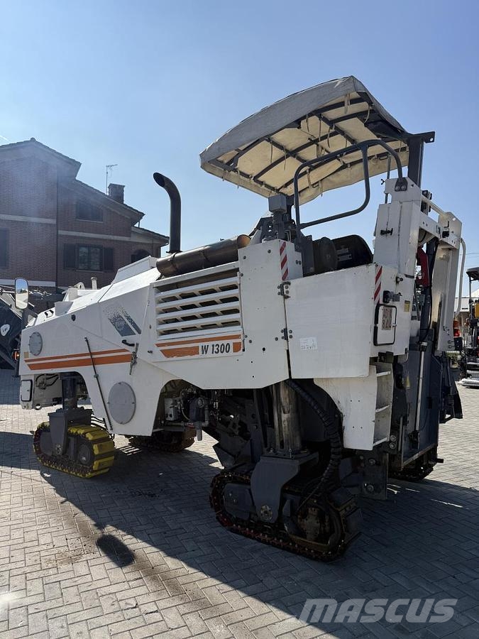 Wirtgen W 1300F アスファルトコールドミリングマシーン