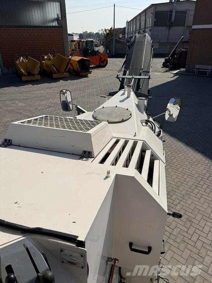 Wirtgen W 1300F アスファルトコールドミリングマシーン