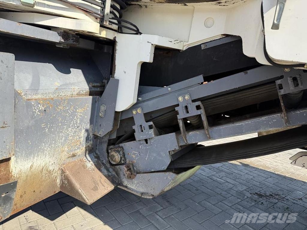 Wirtgen W 1300F アスファルトコールドミリングマシーン