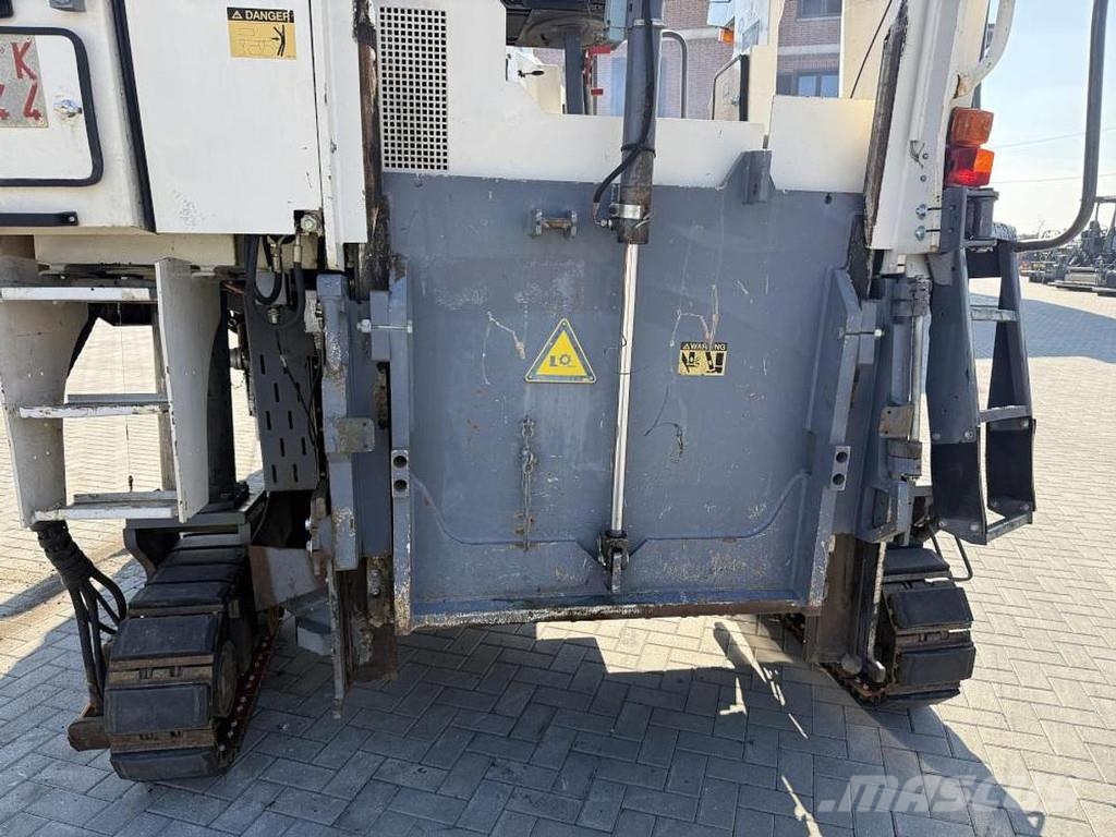 Wirtgen W 1300F アスファルトコールドミリングマシーン