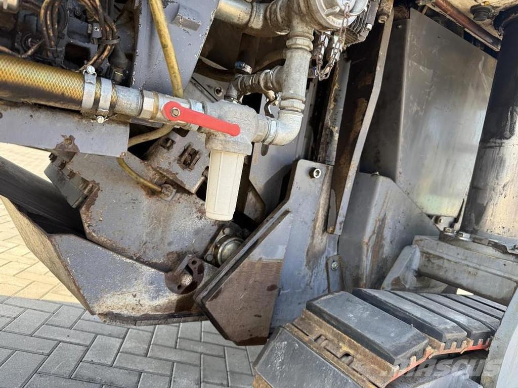 Wirtgen W 1300F アスファルトコールドミリングマシーン