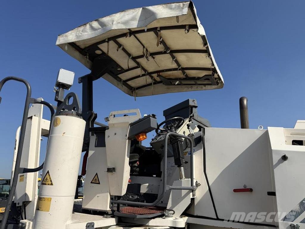 Wirtgen W 1300F アスファルトコールドミリングマシーン