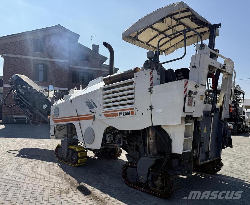 Wirtgen W 1300F アスファルトコールドミリングマシーン