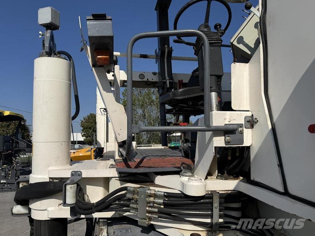 Wirtgen W 1300F アスファルトコールドミリングマシーン