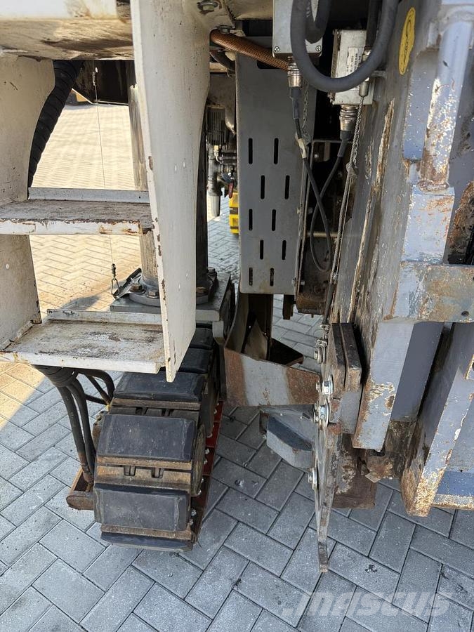 Wirtgen W 1300F アスファルトコールドミリングマシーン