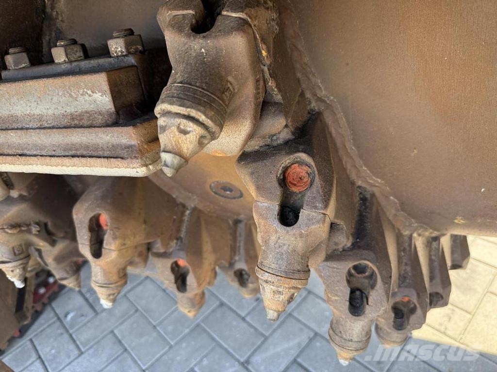Wirtgen W 1300F アスファルトコールドミリングマシーン