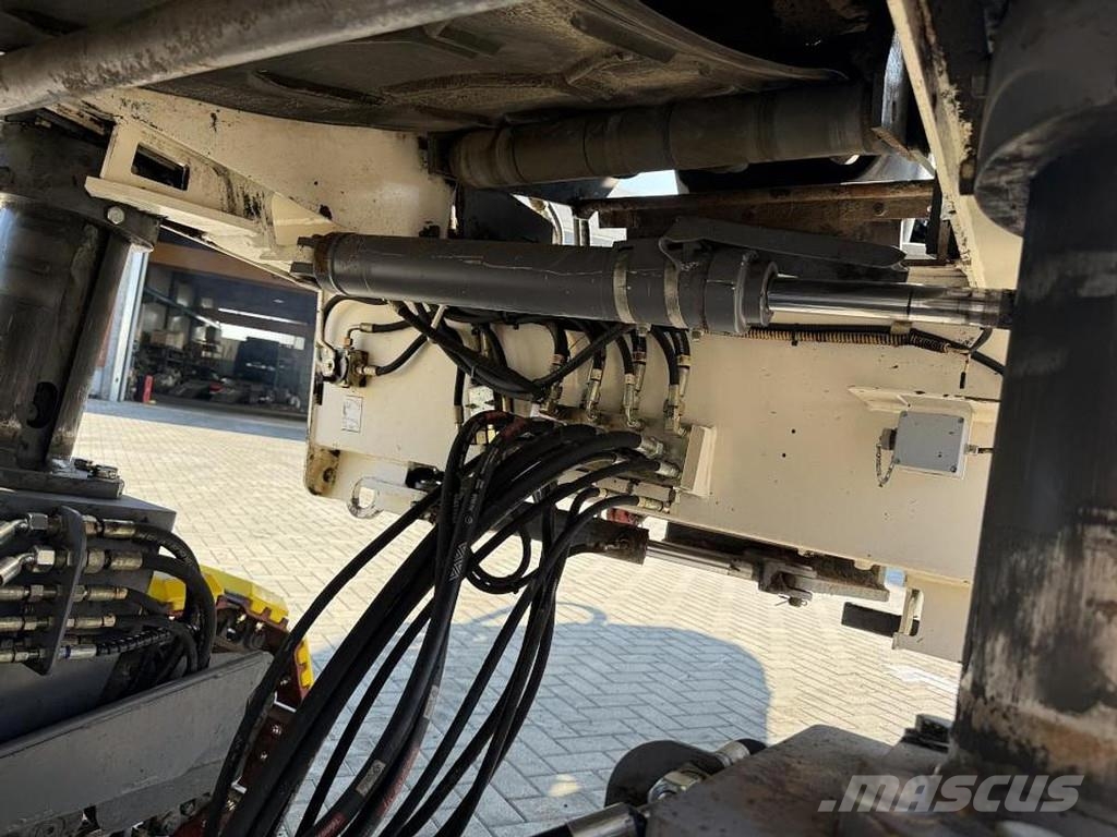 Wirtgen W 1300F アスファルトコールドミリングマシーン