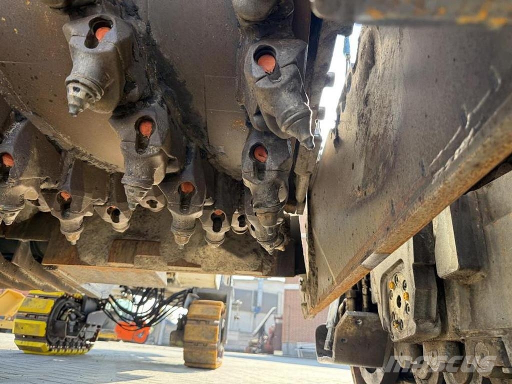 Wirtgen W 1300F アスファルトコールドミリングマシーン