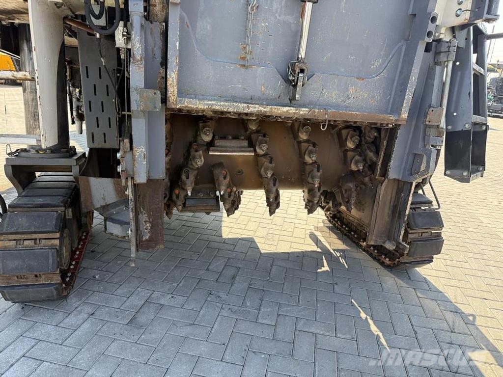Wirtgen W 1300F アスファルトコールドミリングマシーン