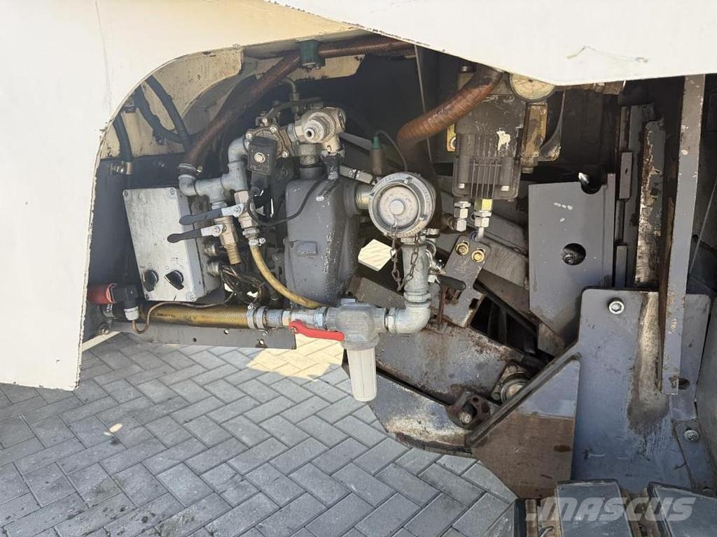 Wirtgen W 1300F アスファルトコールドミリングマシーン