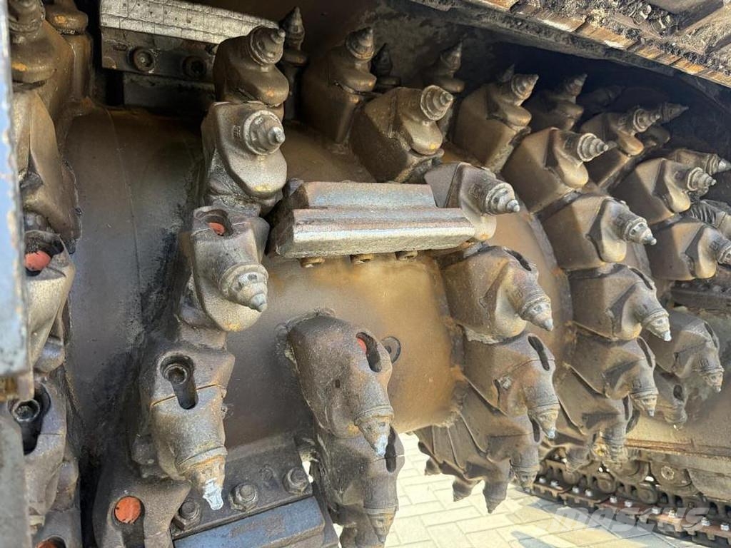 Wirtgen W 1300F アスファルトコールドミリングマシーン