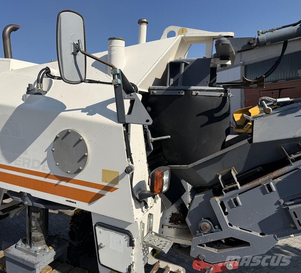 Wirtgen W 1300F アスファルトコールドミリングマシーン