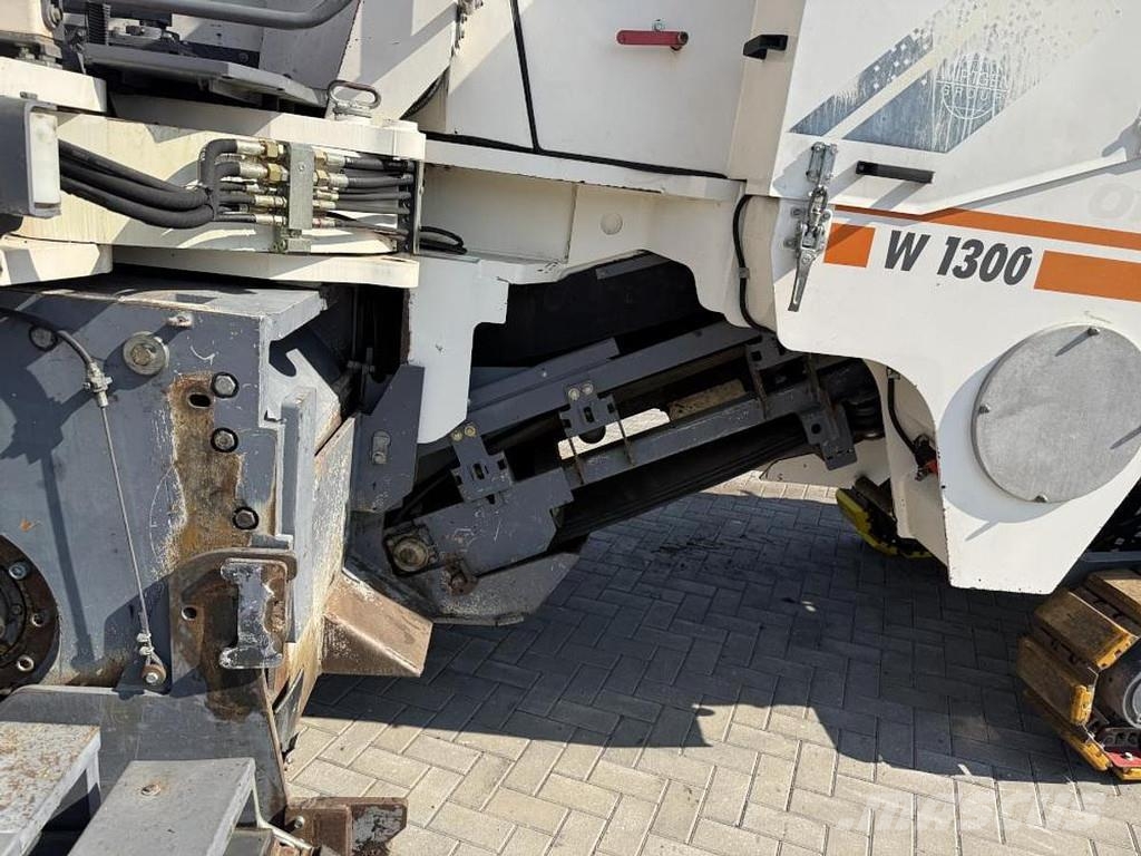 Wirtgen W 1300F アスファルトコールドミリングマシーン
