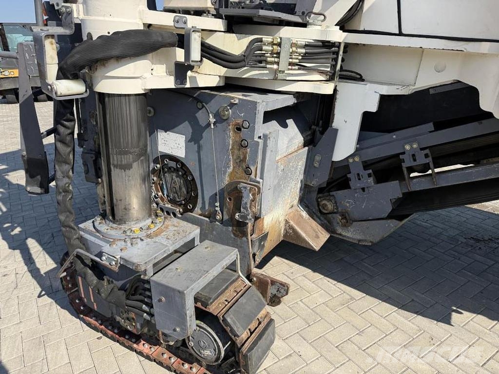 Wirtgen W 1300F アスファルトコールドミリングマシーン