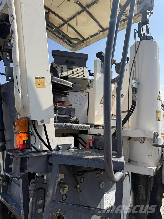 Wirtgen W 1300F アスファルトコールドミリングマシーン