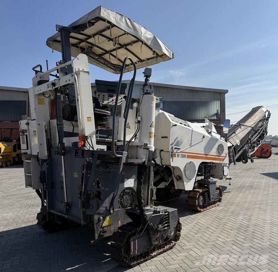 Wirtgen W 1300F アスファルトコールドミリングマシーン