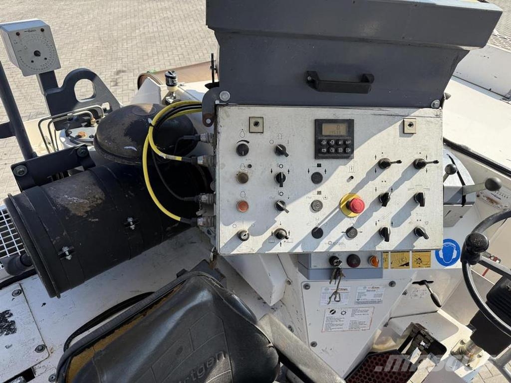 Wirtgen W 1300F アスファルトコールドミリングマシーン