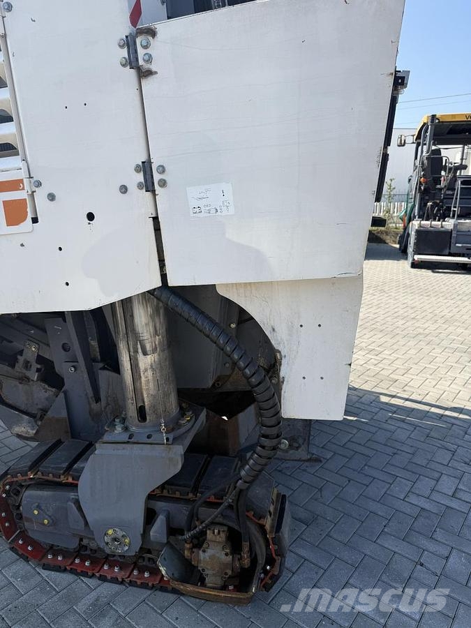 Wirtgen W 1300F アスファルトコールドミリングマシーン