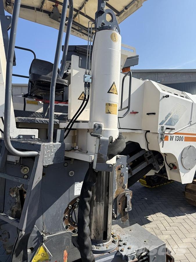 Wirtgen W 1300F アスファルトコールドミリングマシーン