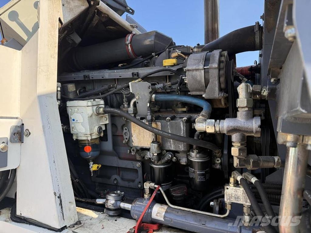 Wirtgen W 1300F アスファルトコールドミリングマシーン