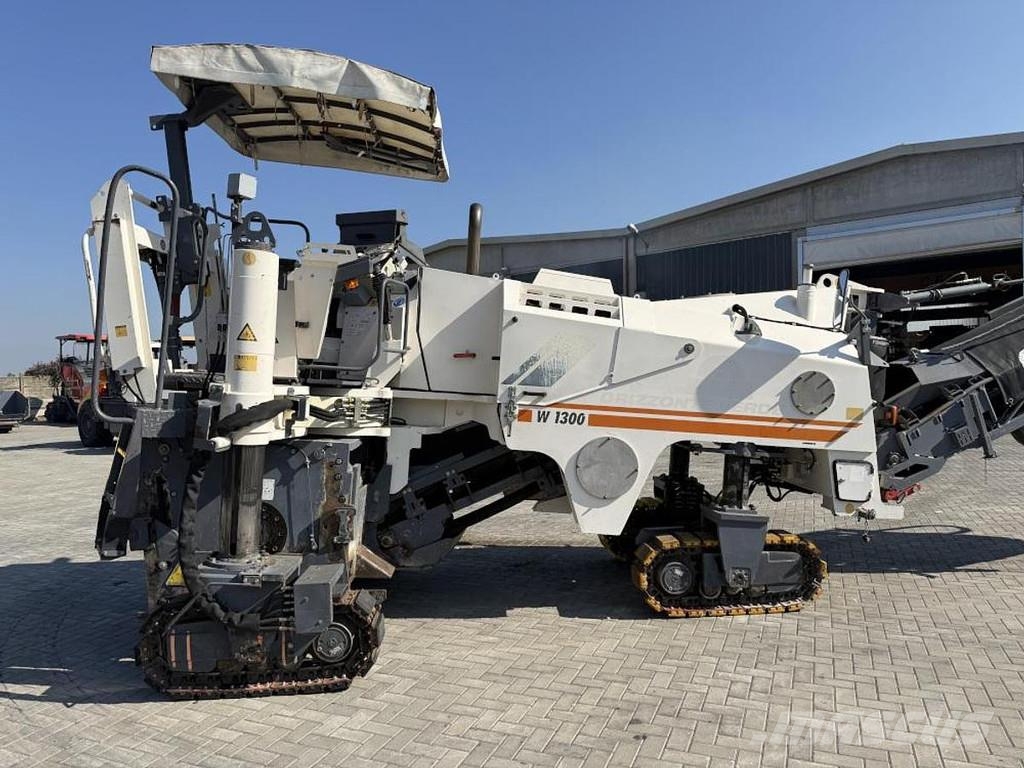 Wirtgen W 1300F アスファルトコールドミリングマシーン