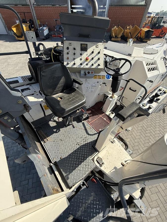Wirtgen W 1300F アスファルトコールドミリングマシーン