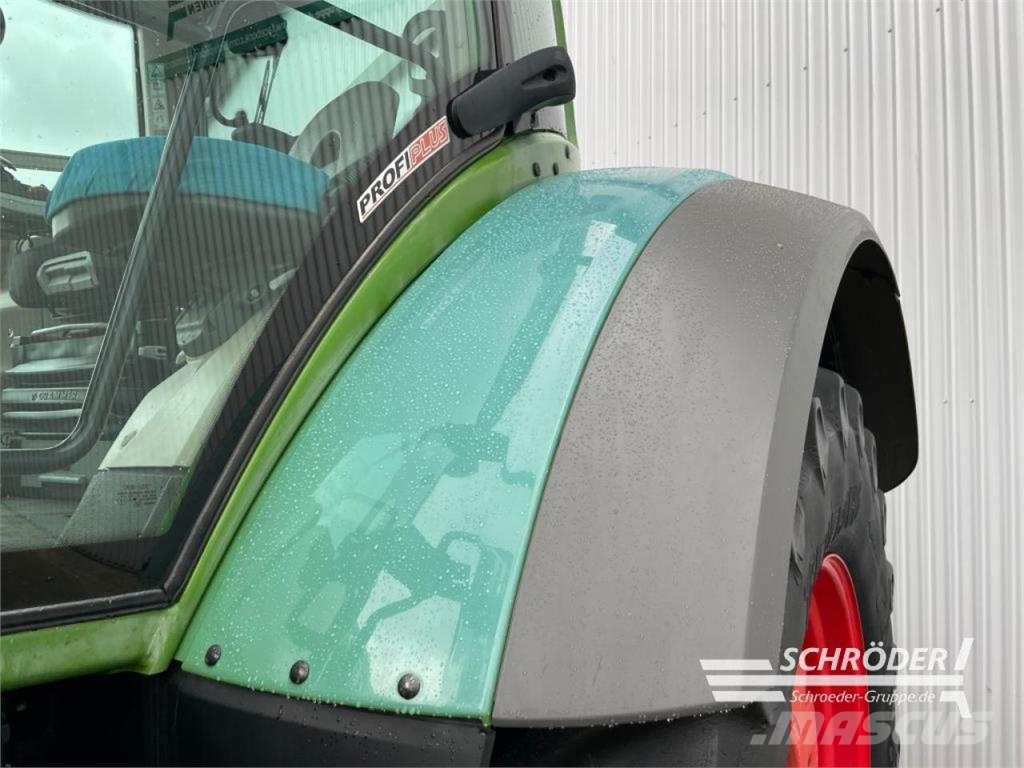 Fendt 824 VARIO S4 PROFI PLUS Tractors