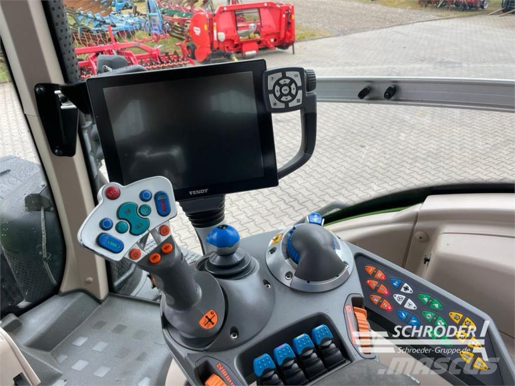 Fendt 824 VARIO S4 PROFI PLUS Tractors