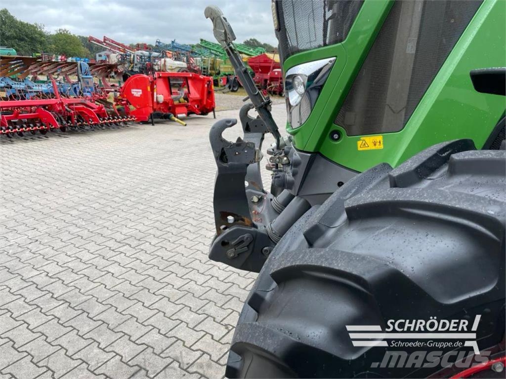 Fendt 824 VARIO S4 PROFI PLUS Tractors