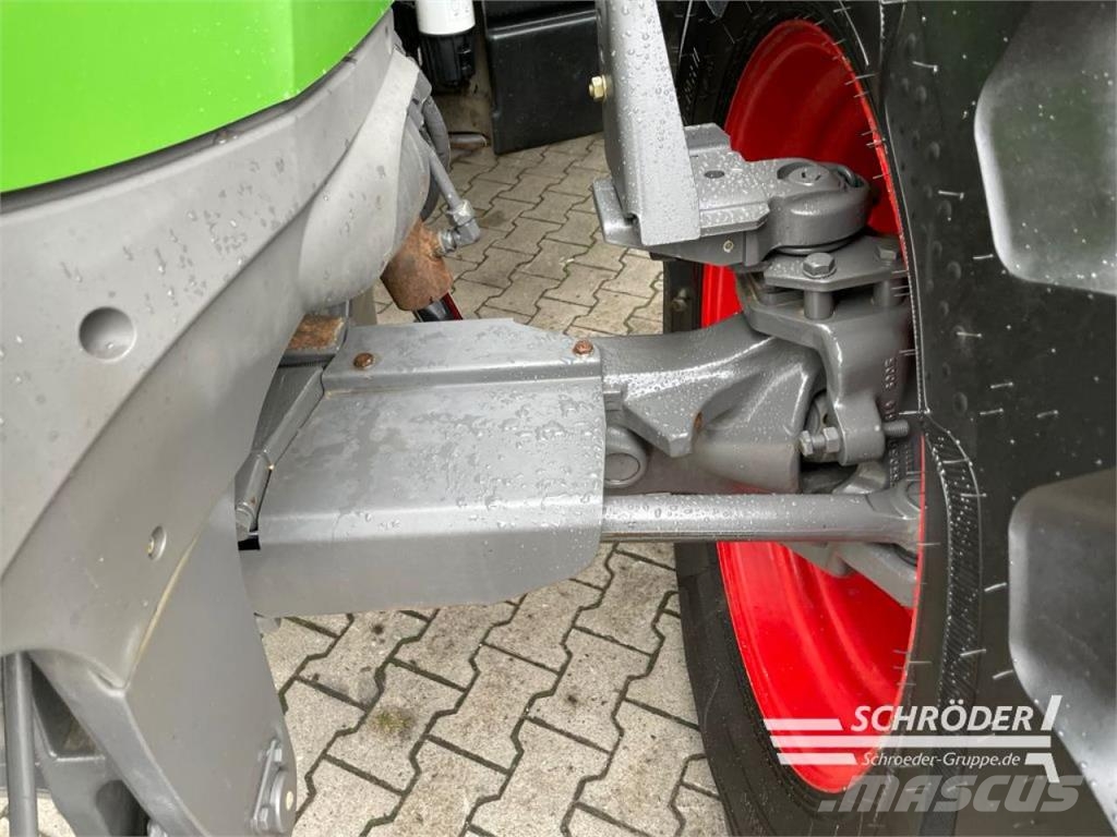 Fendt 824 VARIO S4 PROFI PLUS Tractors
