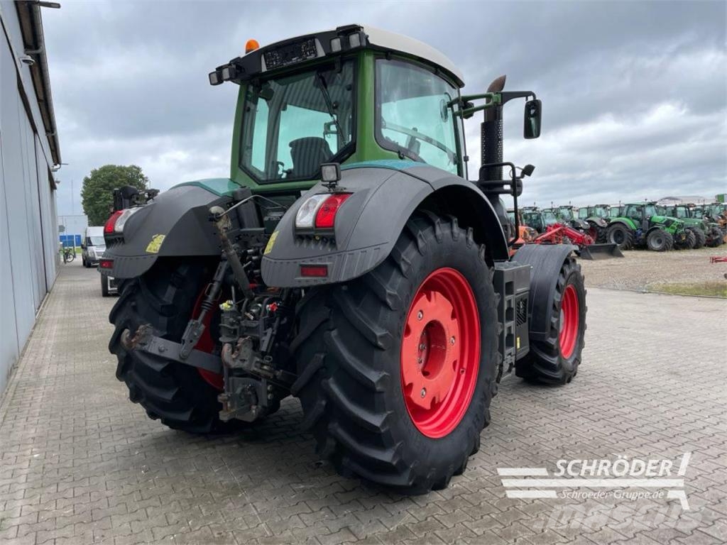 Fendt 824 VARIO S4 PROFI PLUS Tractors