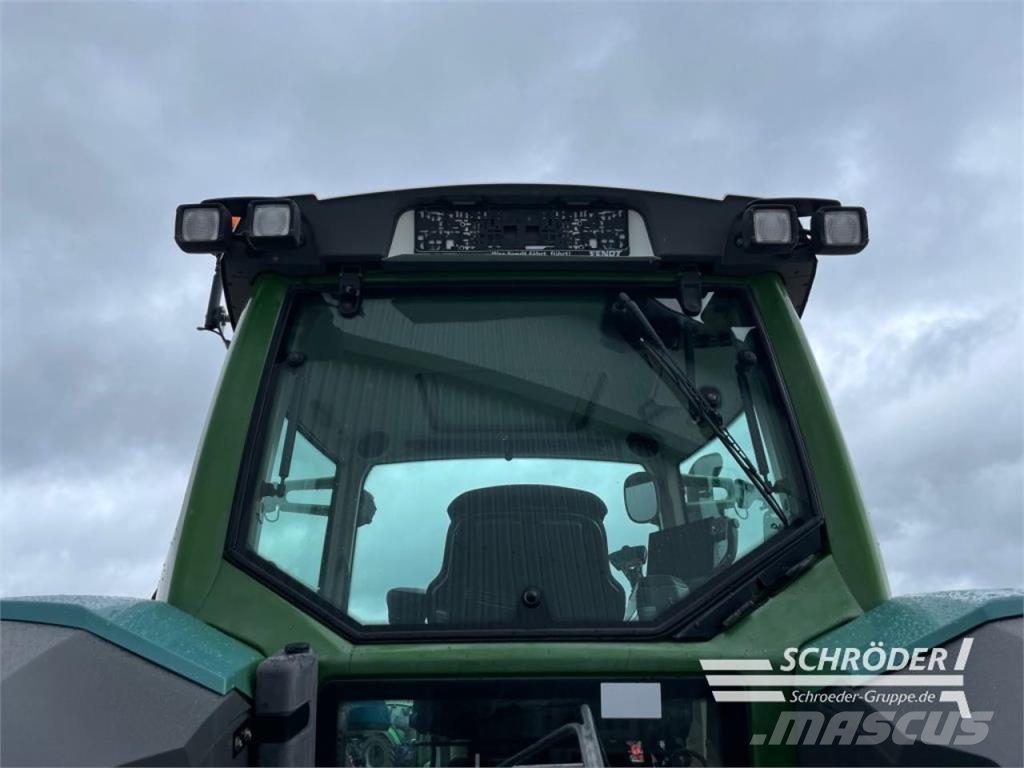 Fendt 824 VARIO S4 PROFI PLUS Tractors