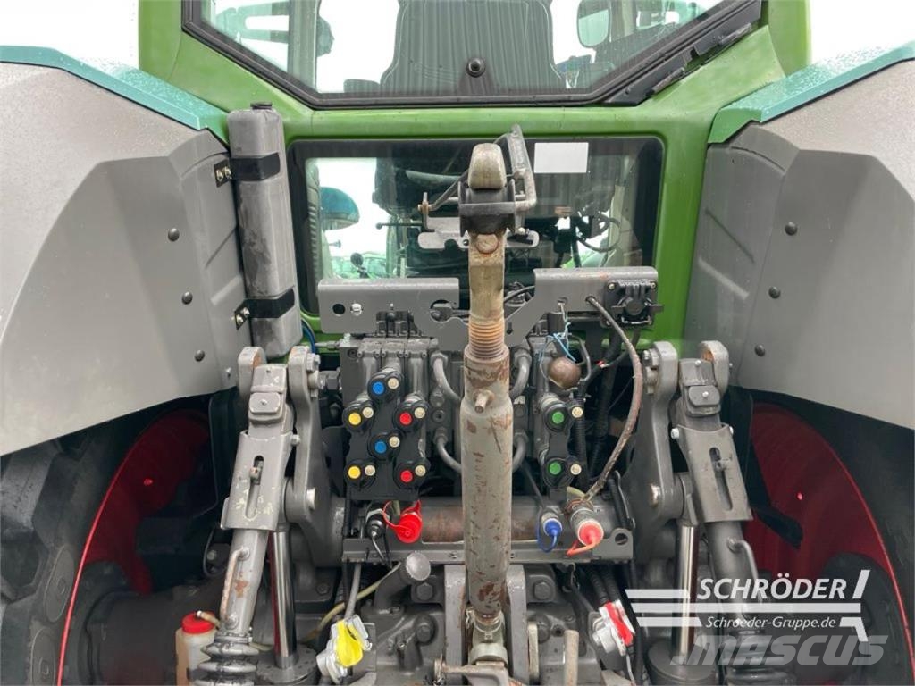 Fendt 824 VARIO S4 PROFI PLUS Tractors