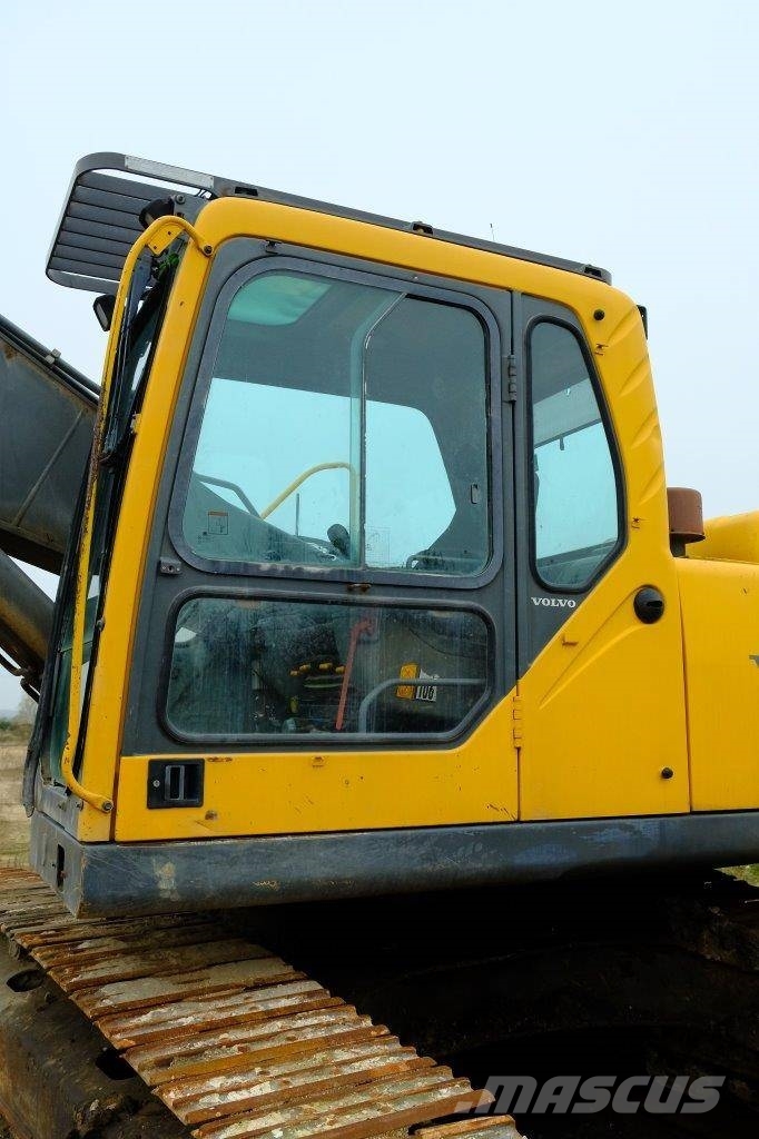 Volvo EC 240 kabina Kabinos ir interjeras