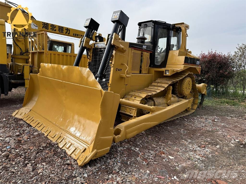 CAT D 7 H Buldožeri gusjeničari